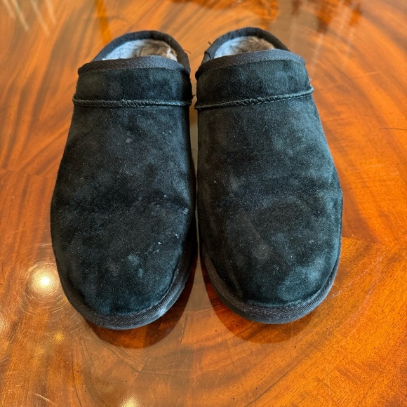 UGG CLASSIC BLACK SLIPPER - Picture 6 of 10